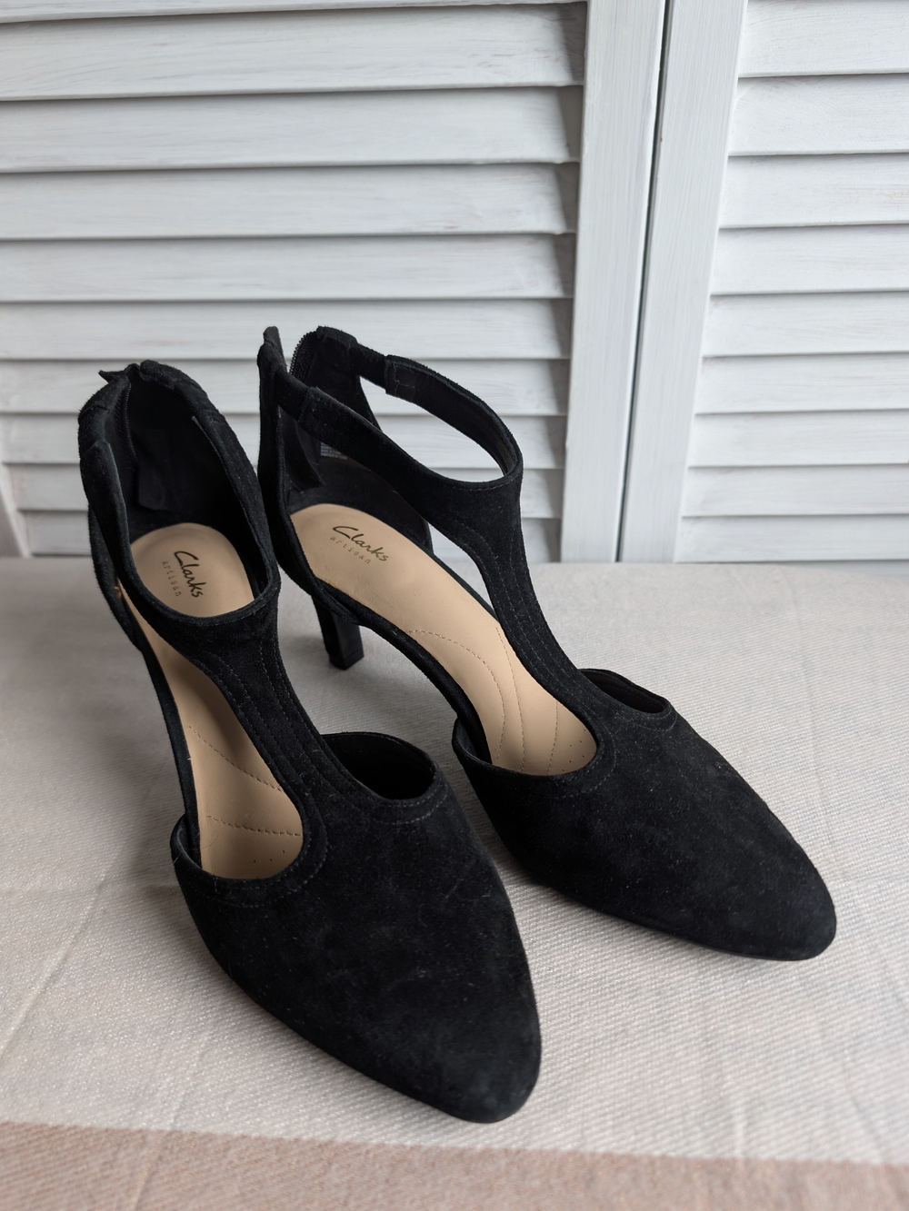 Clarks Women's Black Suede T-Strap Pointed Toe Heels